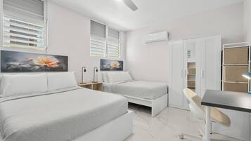 Family Apartment | Desk, free WiFi