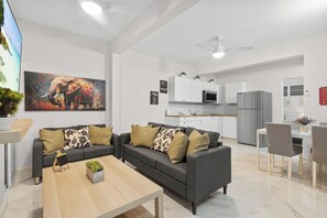 Family Apartment | Living area | 32-inch flat-screen TV with digital channels - Manati by Otium (Manatí)