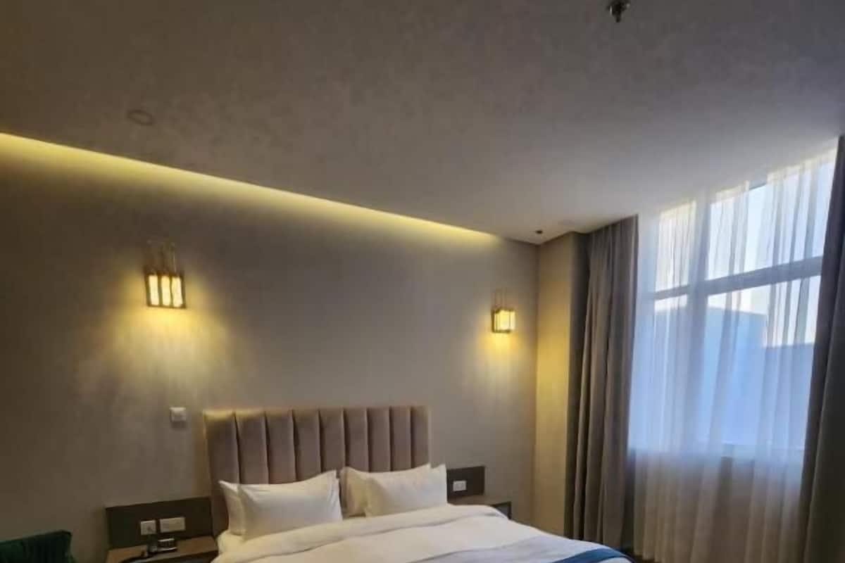 Deluxe Double Room, City View | In-room safe, blackout curtains, soundproofing, free WiFi