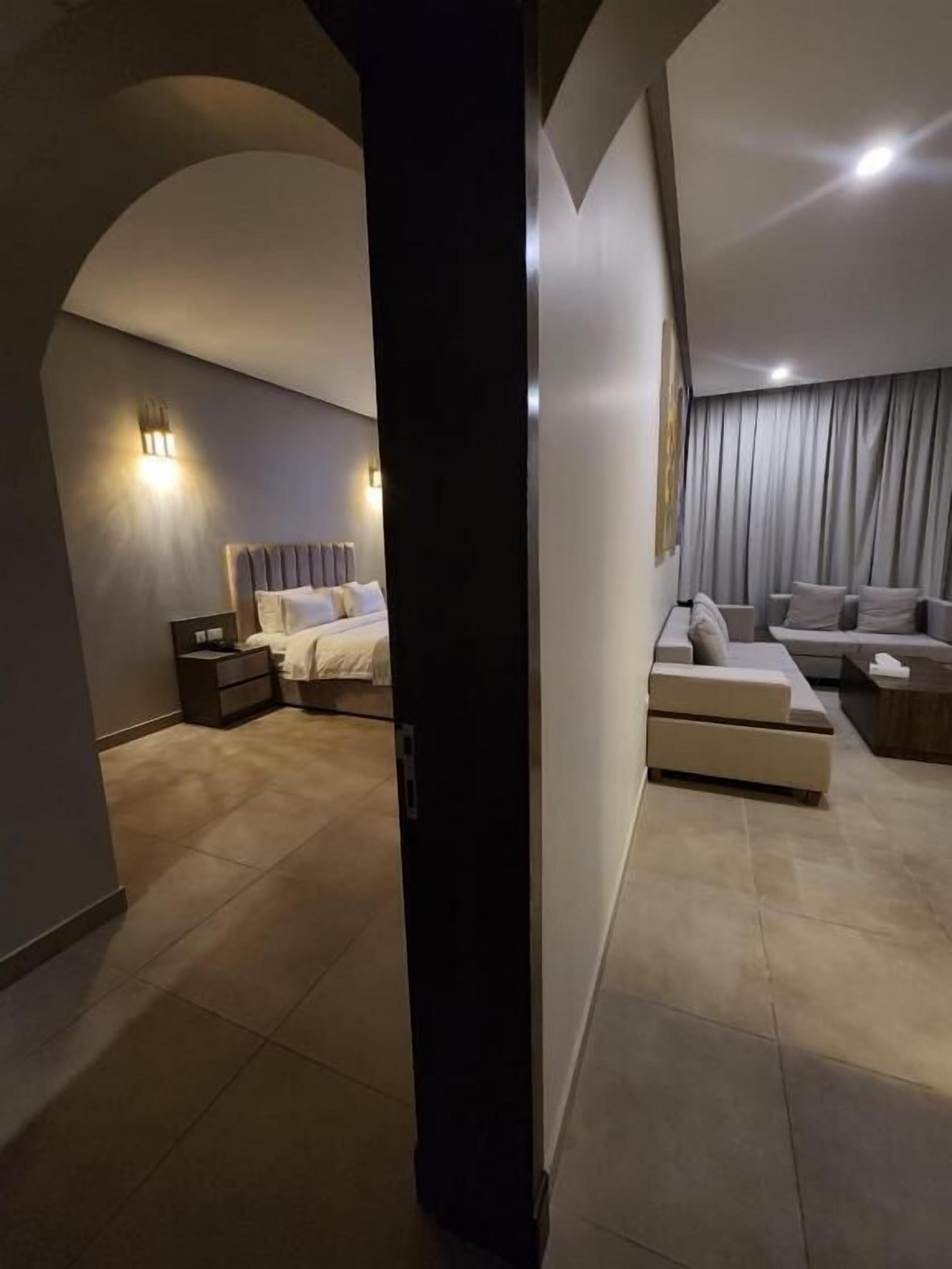 Deluxe Room, City View | Interior