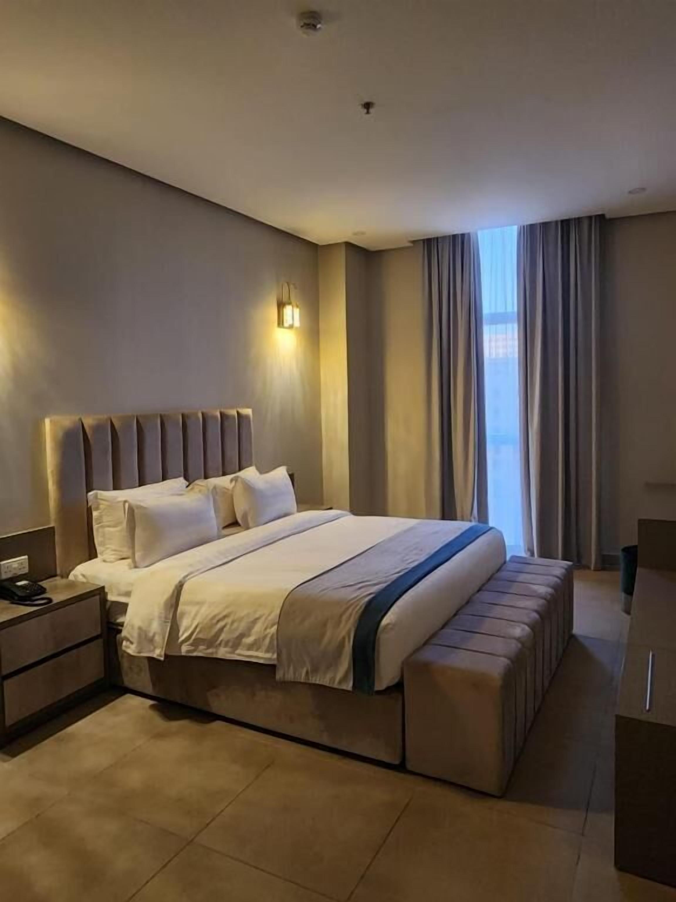 Deluxe Room, City View | In-room safe, blackout curtains, soundproofing, free WiFi