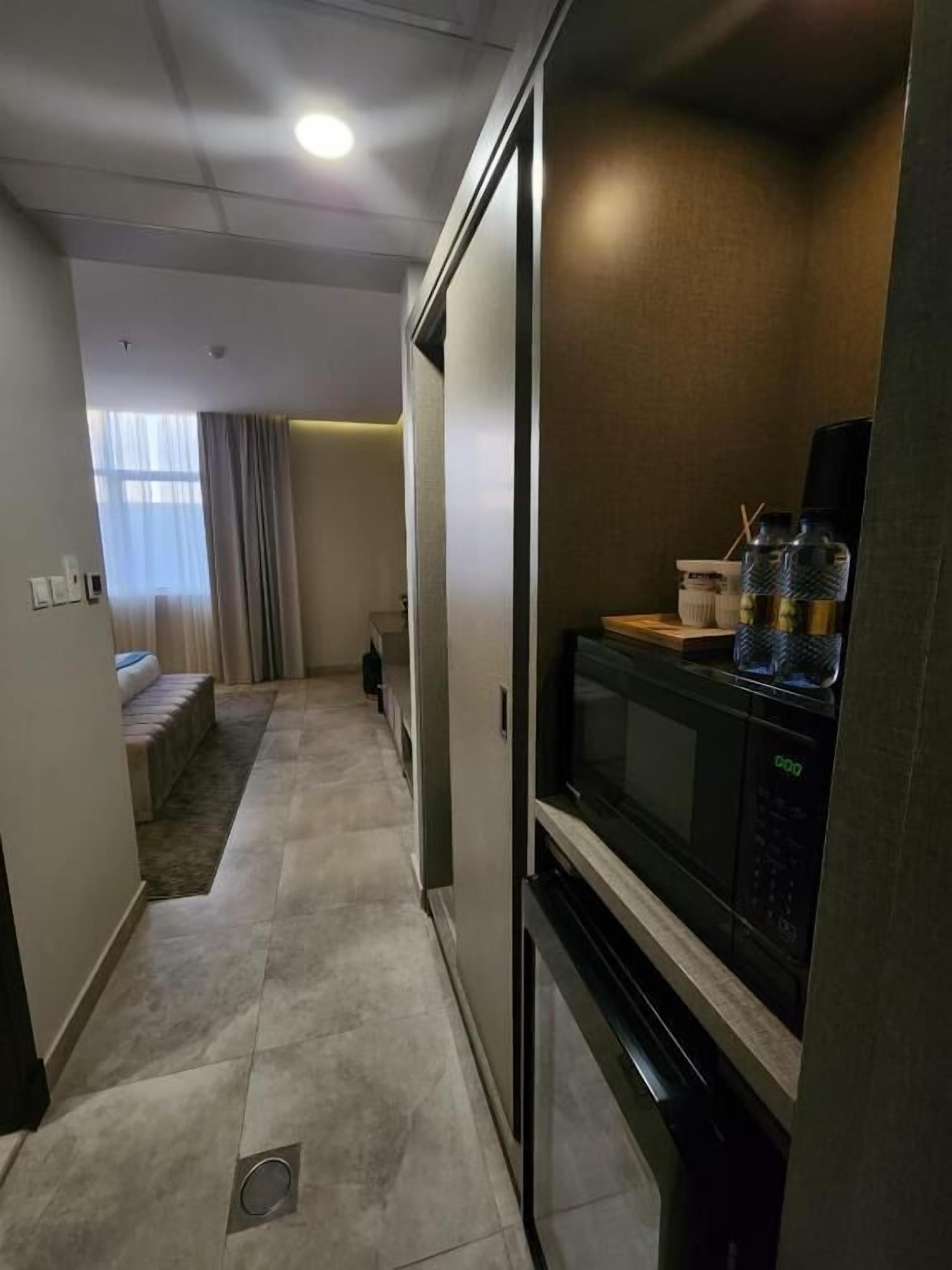 Deluxe Double Room, City View | Interior