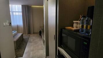 Deluxe Double Room, City View | Interior