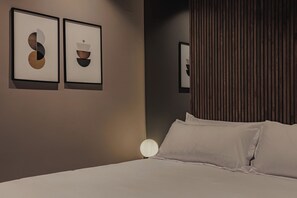 Coffres-forts dans les chambres, fer et planche à repasser