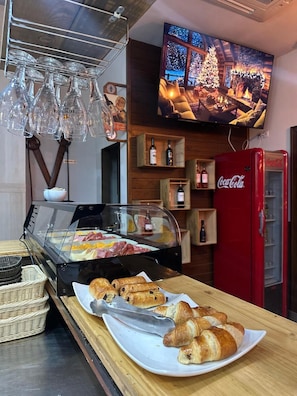Daily buffet breakfast for a fee