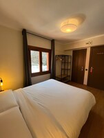 Habitación estándar con 1 cama doble o 2 individuales | Wifi gratis