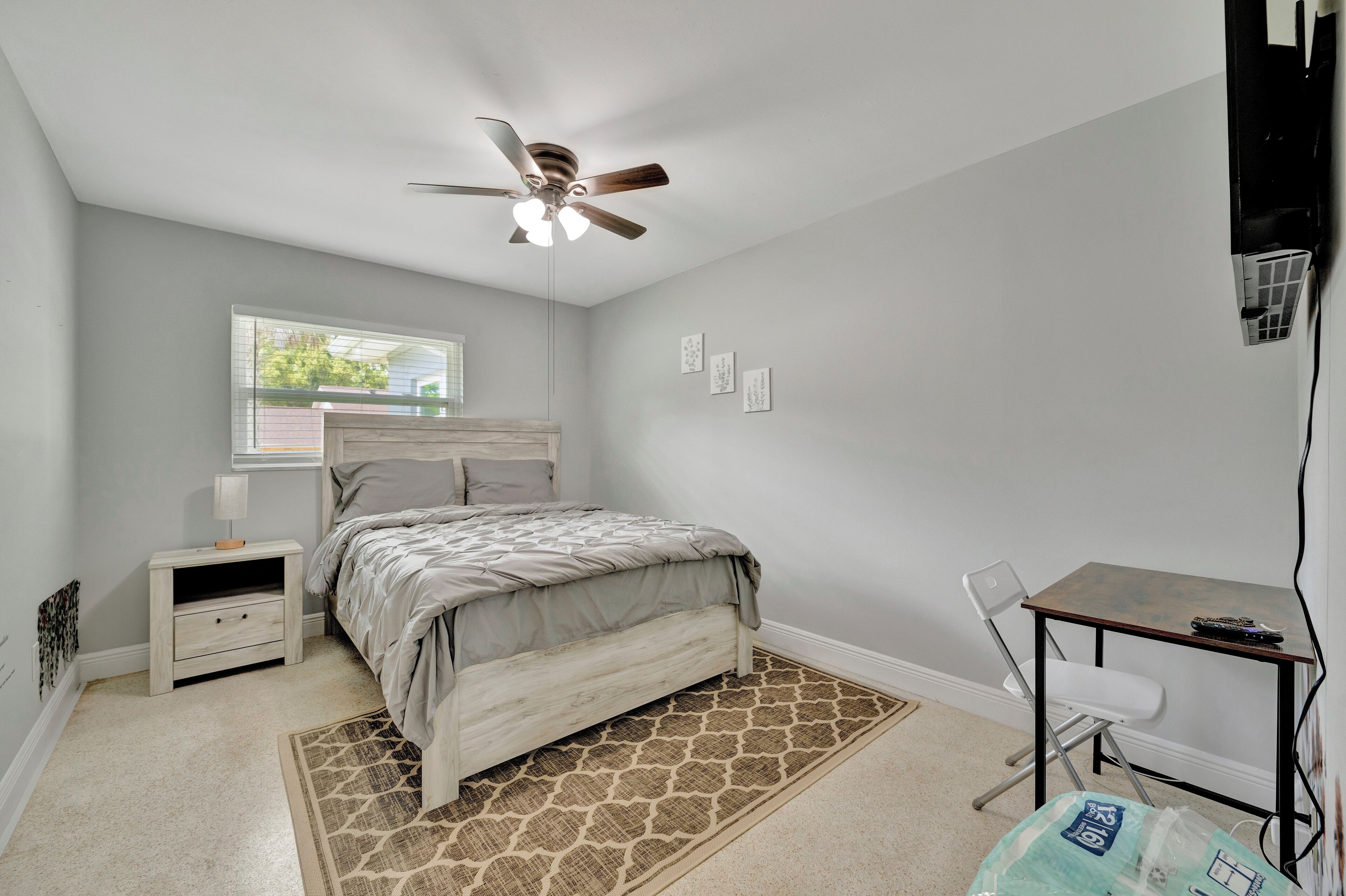 Iron/ironing board, free WiFi, bed sheets