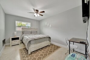 Quarto standard, para não fumantes, banheiro compartilhado | Ferros/tábuas de passar roupa, Wi-Fi de cortesia, roupa de cama