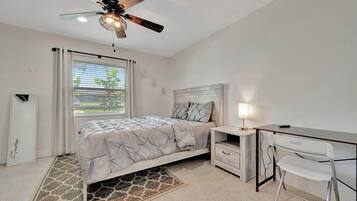 Standard Room, Non Smoking, Shared Bathroom | Iron/ironing board, free WiFi, bed sheets