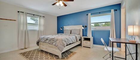 Standard Room, Shared House, Private Bath, 1 Queen Bed, Non Smoking, Refrigerator | Strykjärn/strykbräda, gratis wi-fi och sängkläder