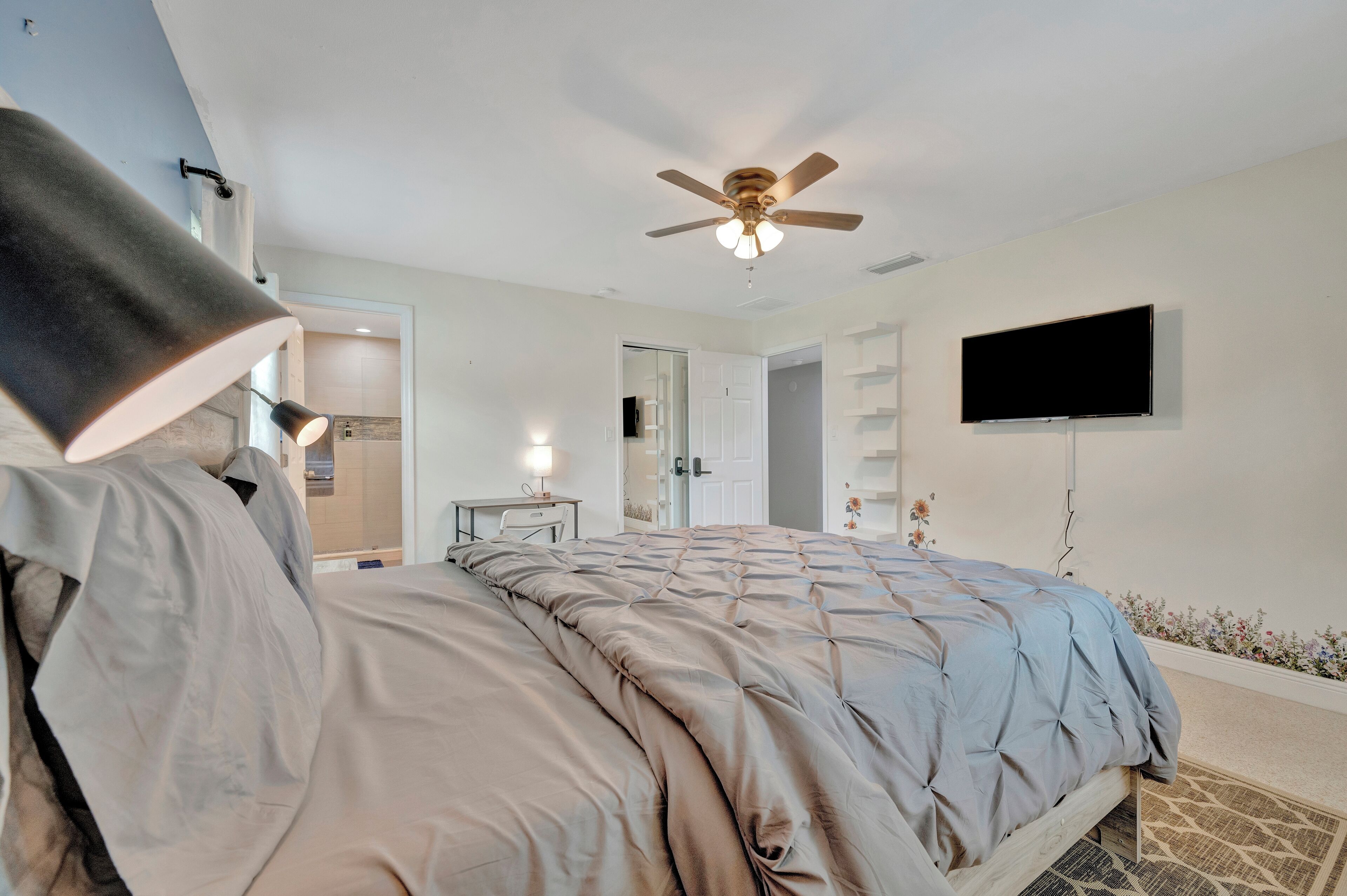 Standard Room, Shared House, Private Bath, 1 Queen Bed, Non Smoking, Refrigerator | Iron/ironing board, free WiFi