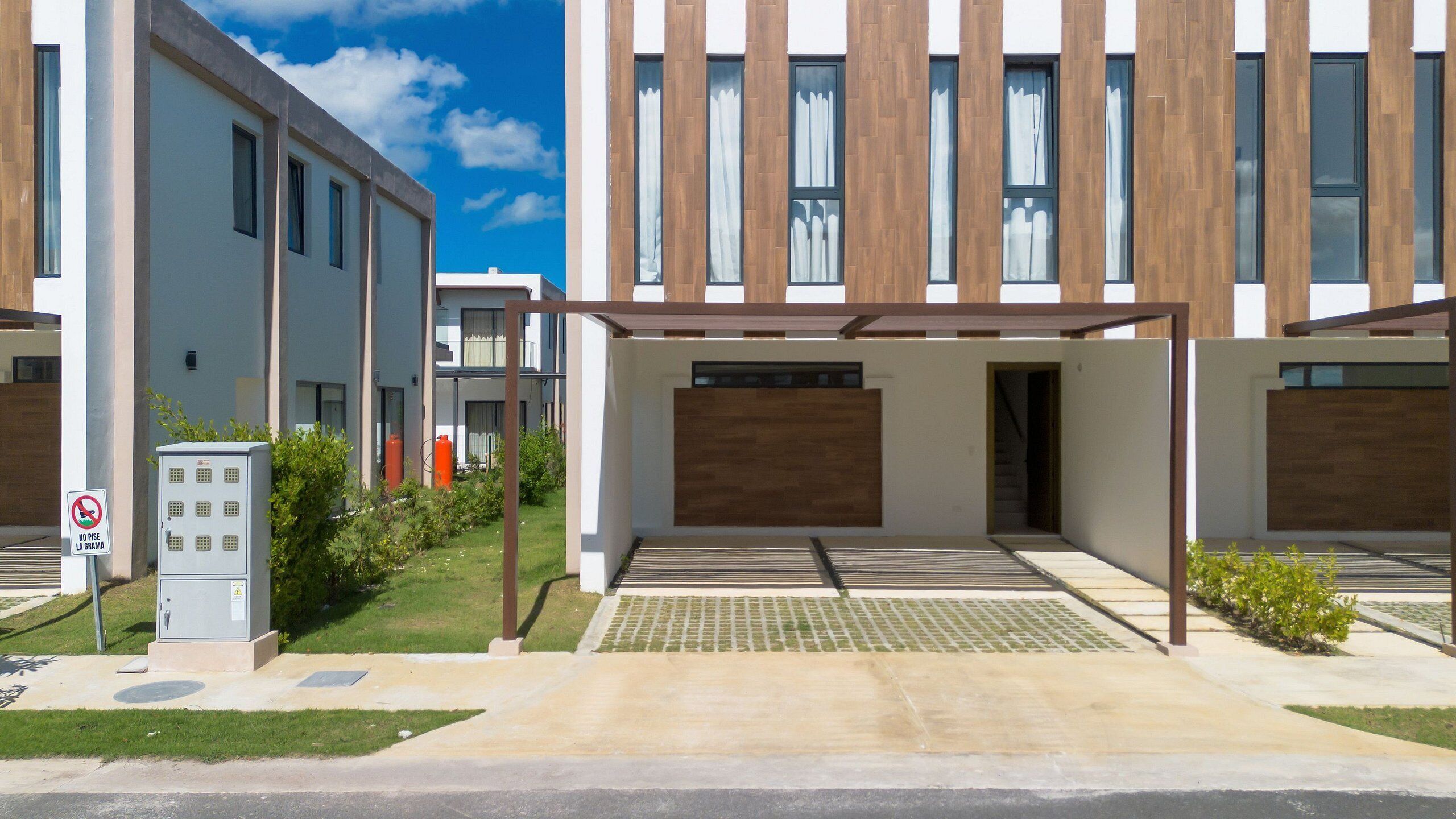 Facade / entrance