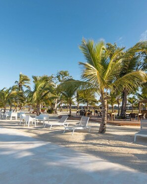 Property grounds - Ziba | Spacious 3BR w/ Private Pool (7 Guests) (Bavaro)