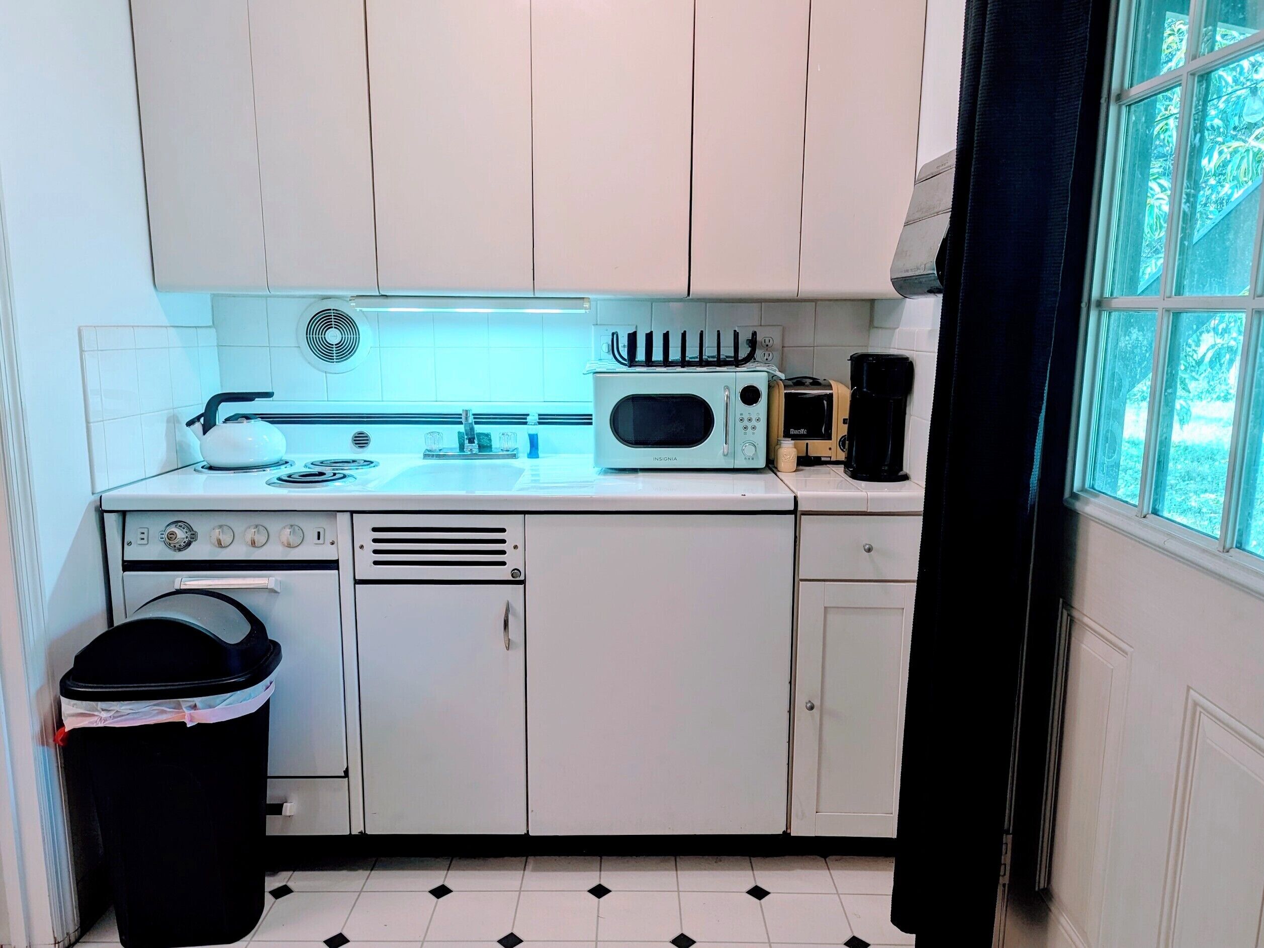 Microwave, oven, stovetop, dishwasher