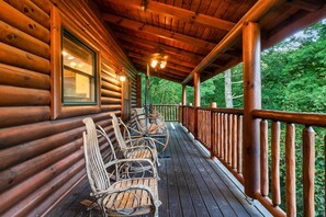 Terrace/patio - Arrowhead Lodge | Private Resort Pool | Sleeps 18 (Pigeon Forge)