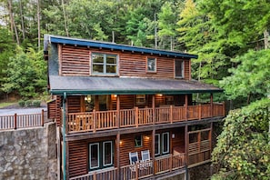Exterior - Arrowhead Lodge | Private Resort Pool | Sleeps 18 (Pigeon Forge)