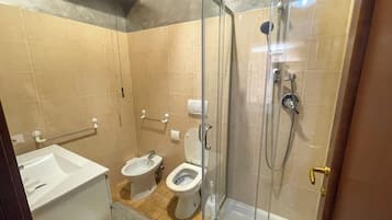 Appartement, 2 slaapkamers, patio | Badkamer