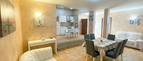 アパートメント 2 ベッドルーム パティオ | リビング エリア