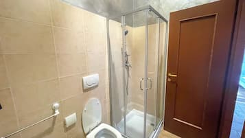 Apartamento, 2 quartos, varanda | Banheiro