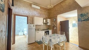 apartman, 2 hálószobával, teraszos udvar | Privát konyha