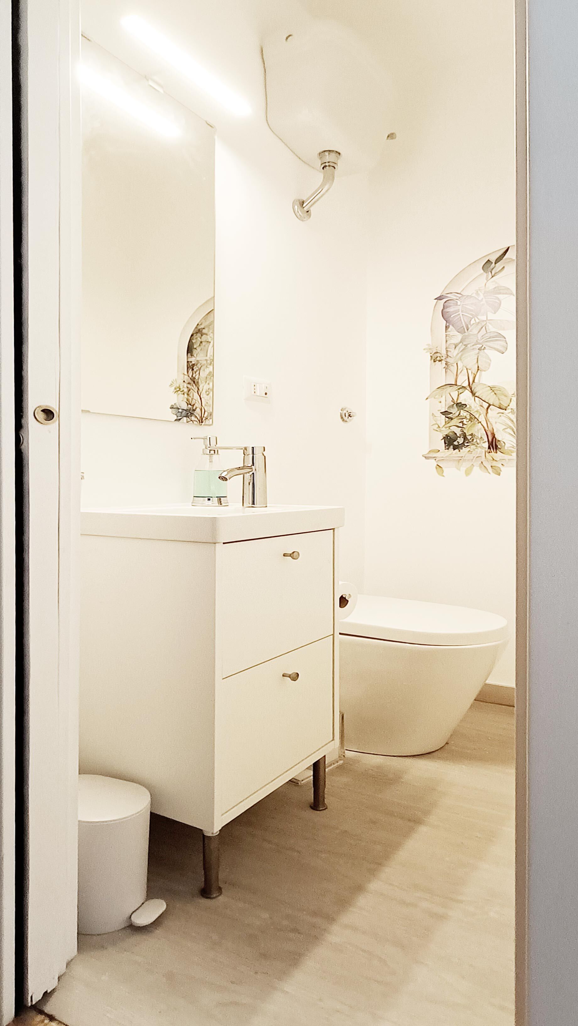 Regadera, secadora de cabello, bidet, toallas 