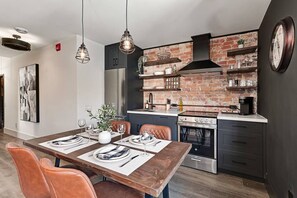 Fridge, oven, stovetop, dishwasher - Stylish Industrial 1BR Above DT Collingwood Bakery (Collingwood)