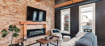 Romantic King Suite, Gas Fireplace, Chef`s Kitchen