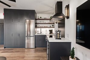 Fridge, oven, stovetop, coffee/tea maker