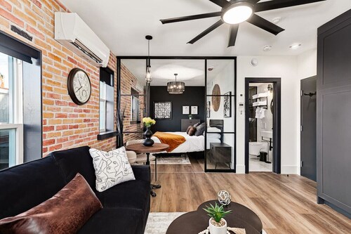 Industrial Loft-Style Suite Downtown Collingwood