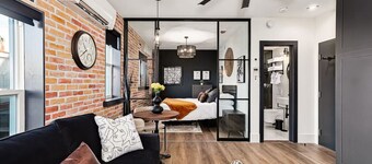 Industrial Loft-Style Suite Downtown Collingwood