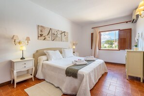 Strykjärn/strykbräda, wi-fi och sängkläder