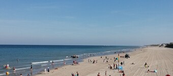 Vacations at the seaside, ideal for walking distance to shops and beach