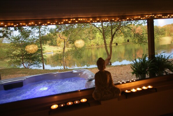 Outdoor spa tub