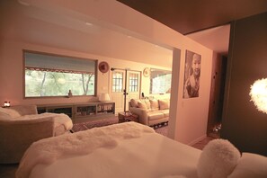 1 bedroom, bed sheets