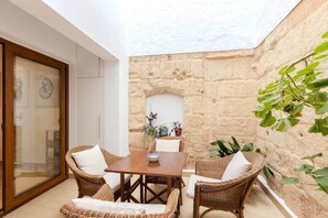 Outdoor dining - To complete (Ciutadella de Menorca)