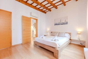 3 chambres, coffres-forts dans les chambres, fer et planche à repasser