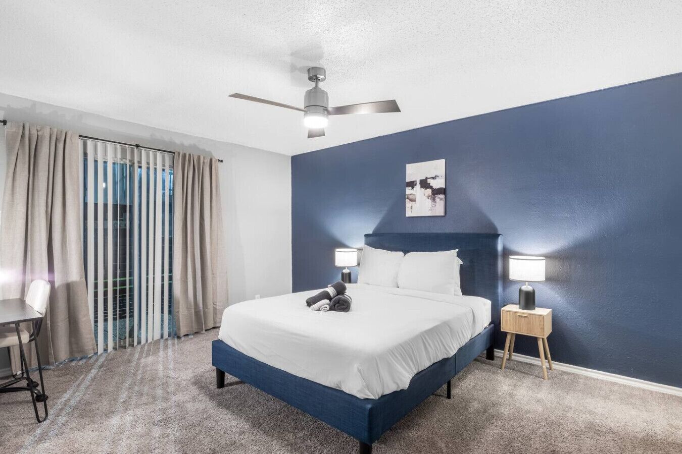 Skrivbord, strykjärn/strykbräda, wi-fi och sängkläder