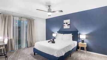 Skrivbord, strykjärn/strykbräda, wi-fi och sängkläder