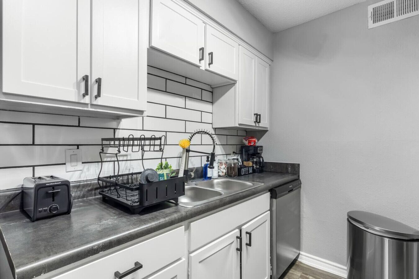 Kylskåp, ugn, spishäll och diskmaskin