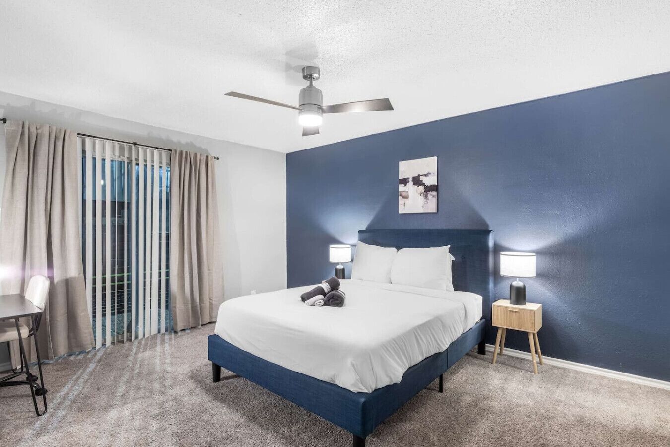 Desk, iron/ironing board, WiFi, bed sheets