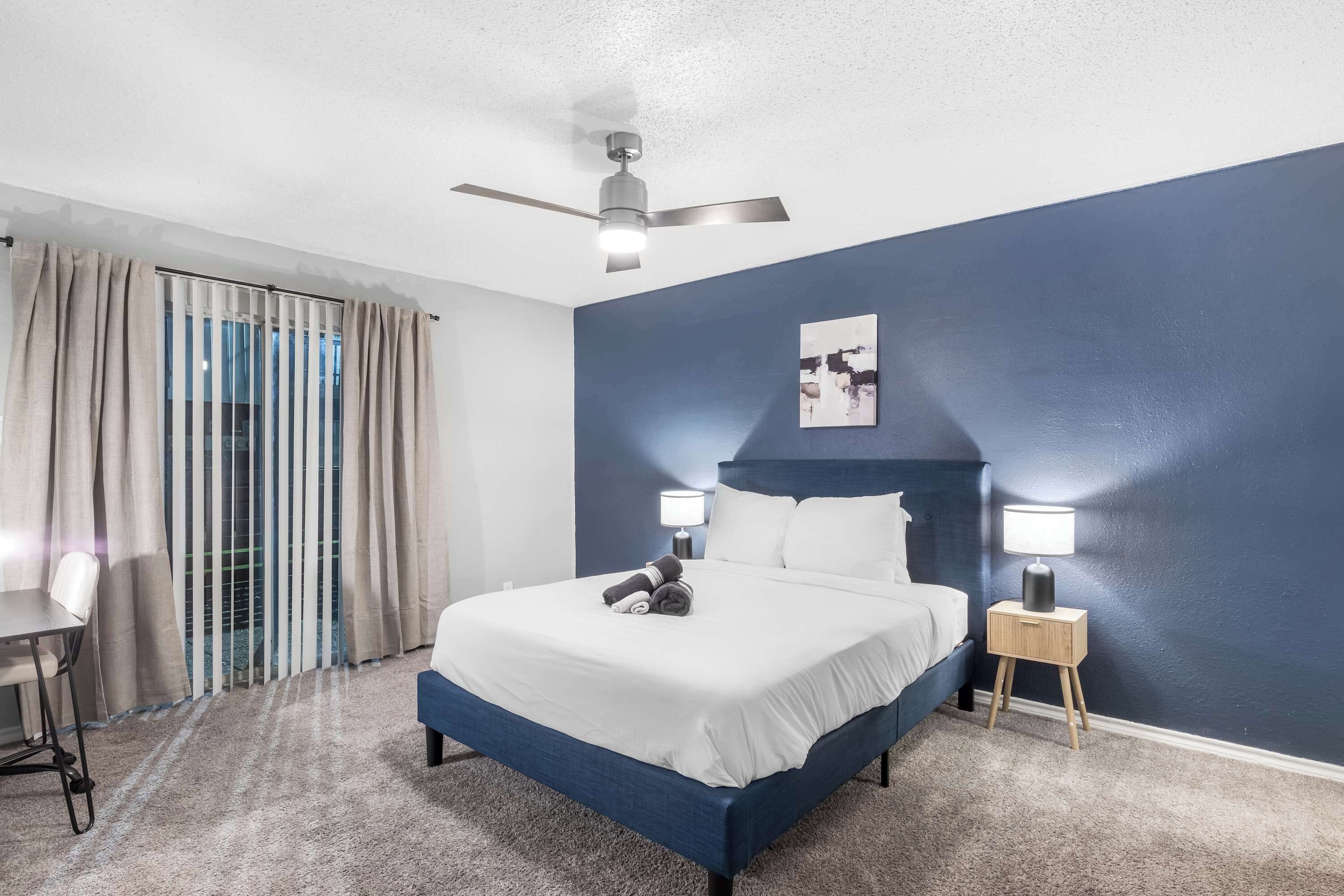 Fer et planche à repasser, Wi-Fi, literie fournie