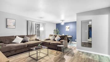 Una televisión, una oficina