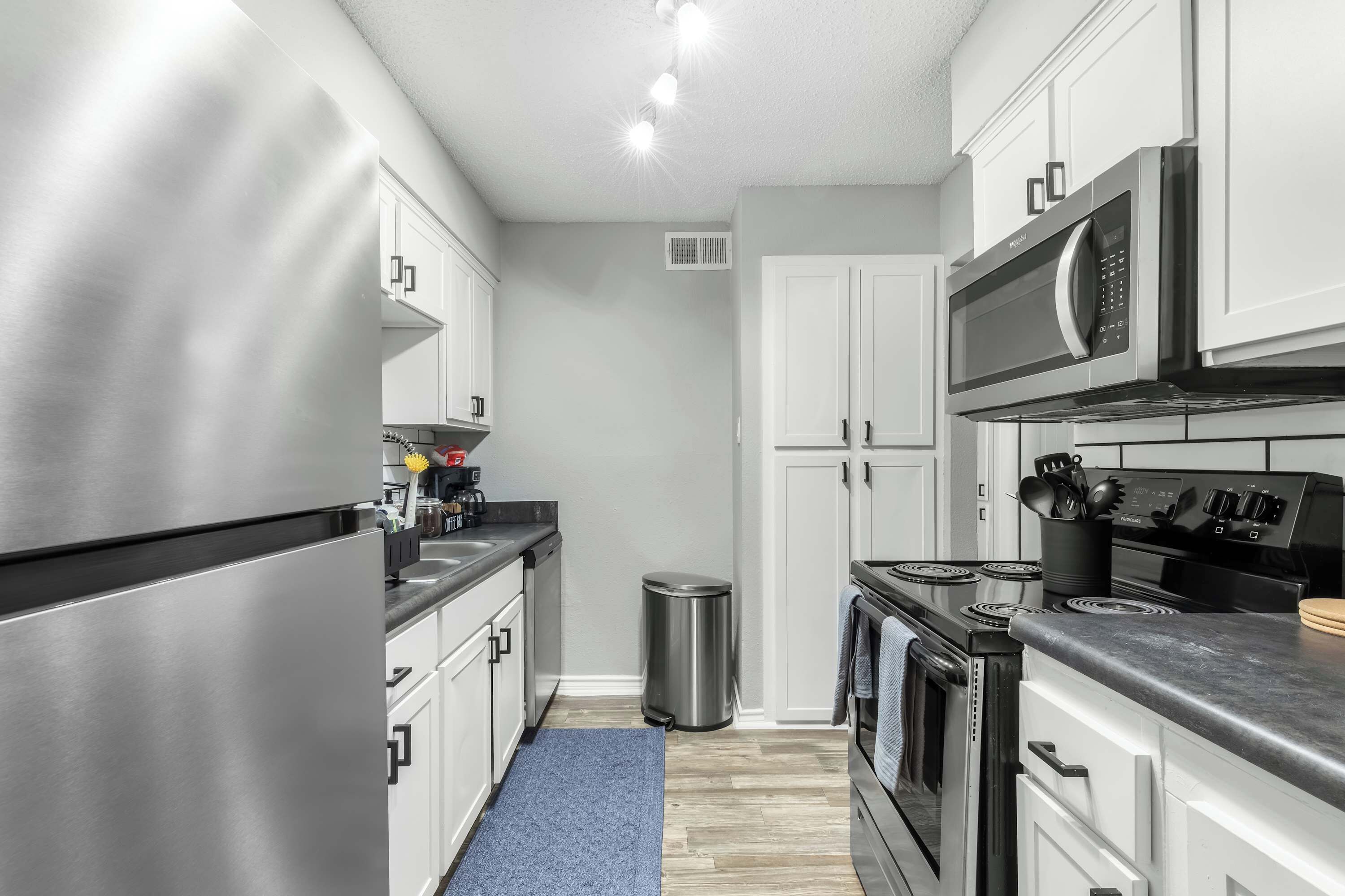 Fridge, oven, stovetop, dishwasher