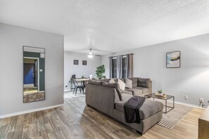 Téléviseur, bureau