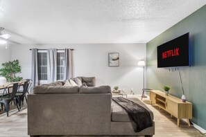 TV - Walk to AT&T Stadium - Modern 2BR Game Day Stay (Arlington)