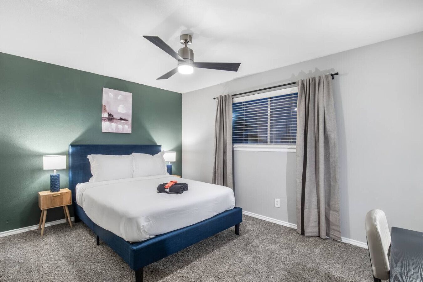 2 bedrooms, desk, iron/ironing board, WiFi