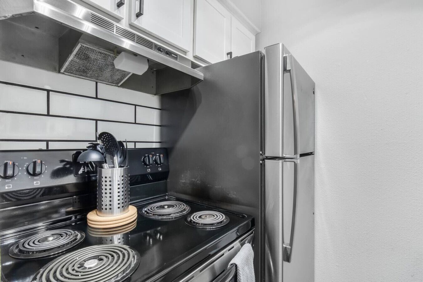 冰箱、微波炉、烤箱、炉灶