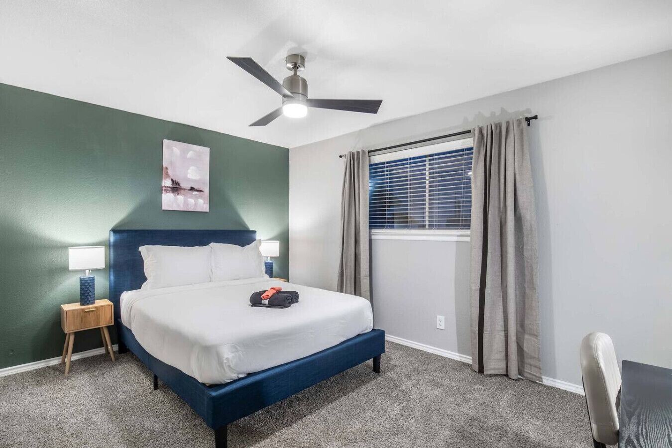 Desk, iron/ironing board, WiFi, bed sheets