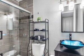 Hair dryer, towels, shampoo, toilet paper - Walk to AT&T Stadium | Modern 1BR Game Day Stay (Arlington)