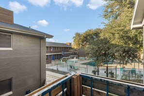 Property grounds - Walk to AT&T Stadium - Modern 1BR Game Day Stay (Arlington)